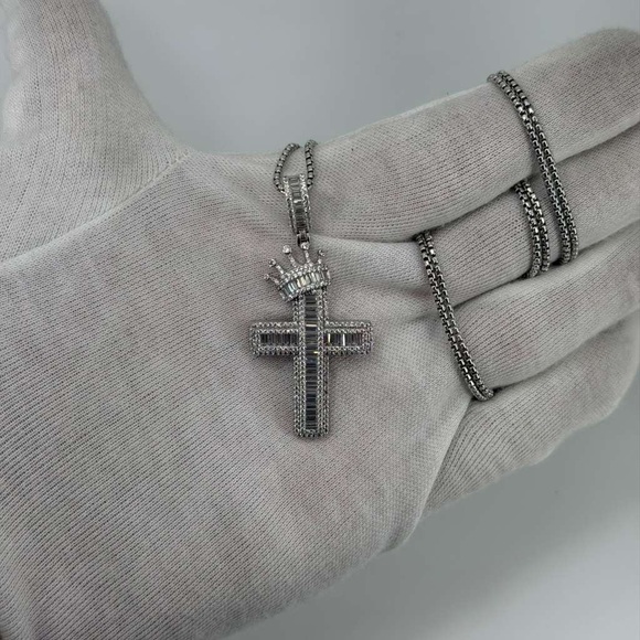 925 Sterling Silver White Gold Dipped Crown Cross Pendant CZ Iced Approx 10g - Picture 8 of 11